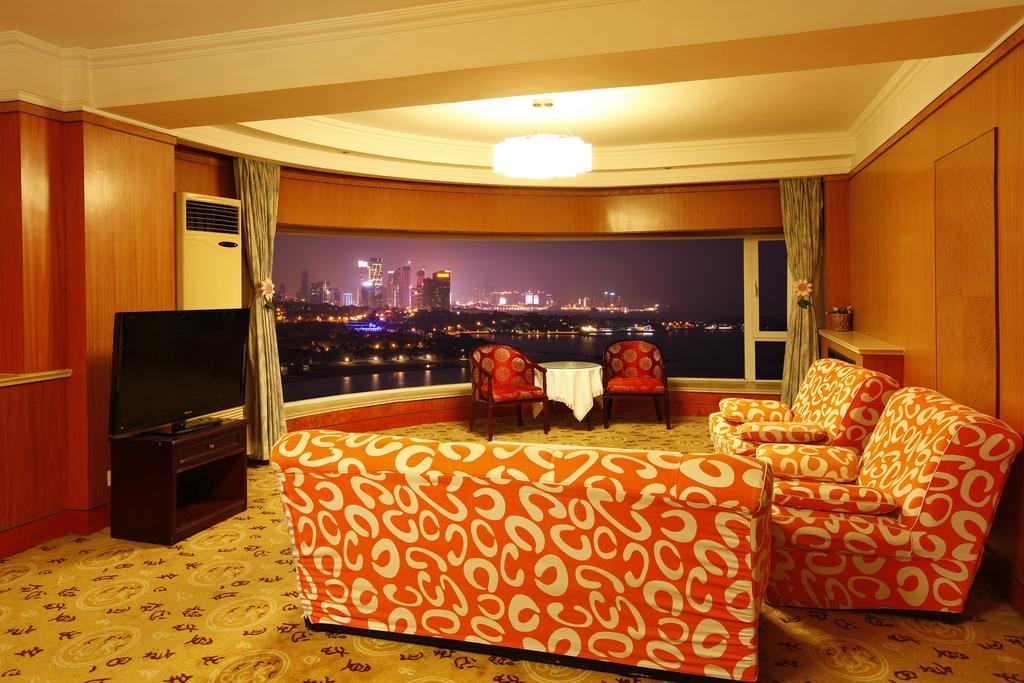 Donghai Grand Hotel Qingdao Room photo