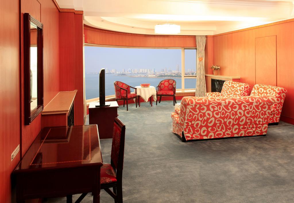 Donghai Grand Hotel Qingdao Room photo